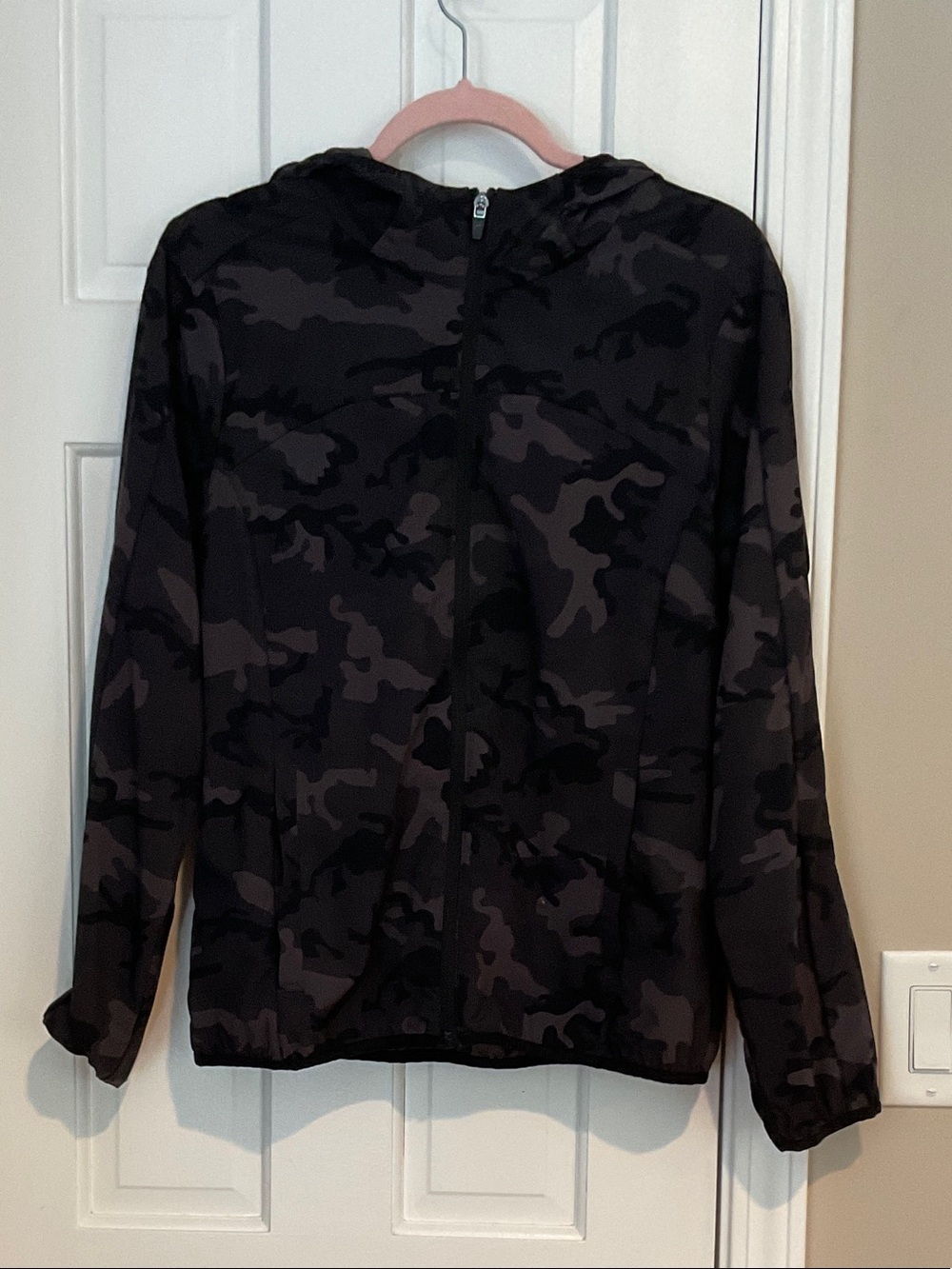 Women's Black & Gray Camo Zip-Up Hooded Jacket